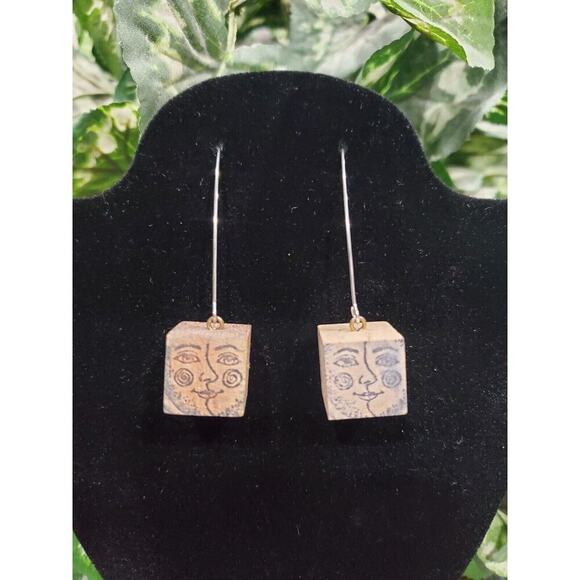 Women's Crafted Block Face Stylish Partywear Earrings Set - Picture 1 of 6